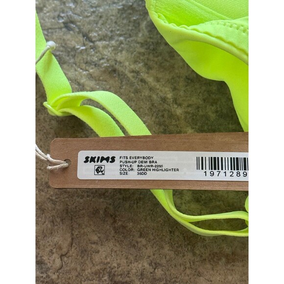 Skims Fits Everybody Push-up Bra Green Highlighter
Size 36DD - Picture 11 of 11
